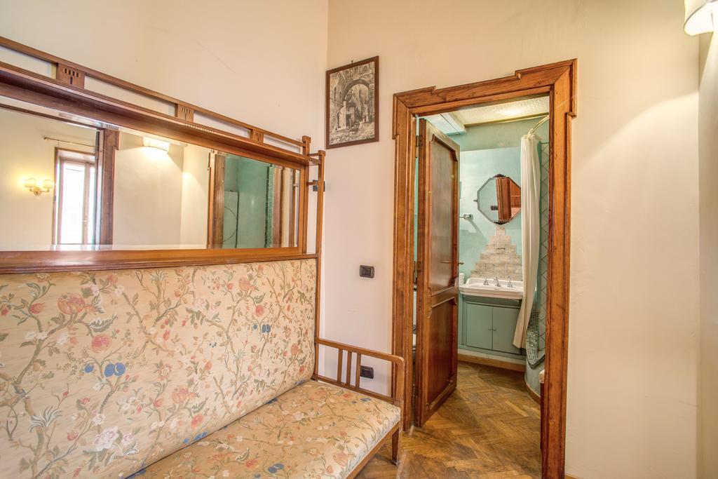 La Casa Del Capitano Hotel Rome Bagian luar foto