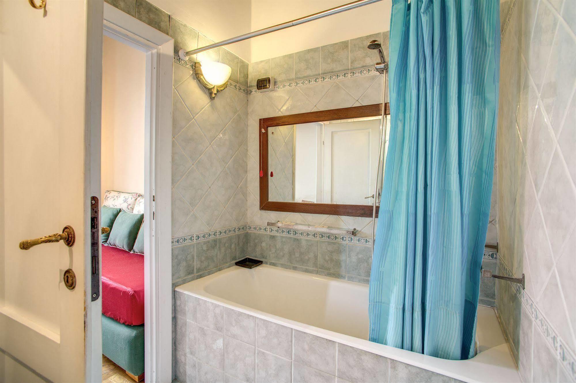 La Casa Del Capitano Hotel Rome Bagian luar foto