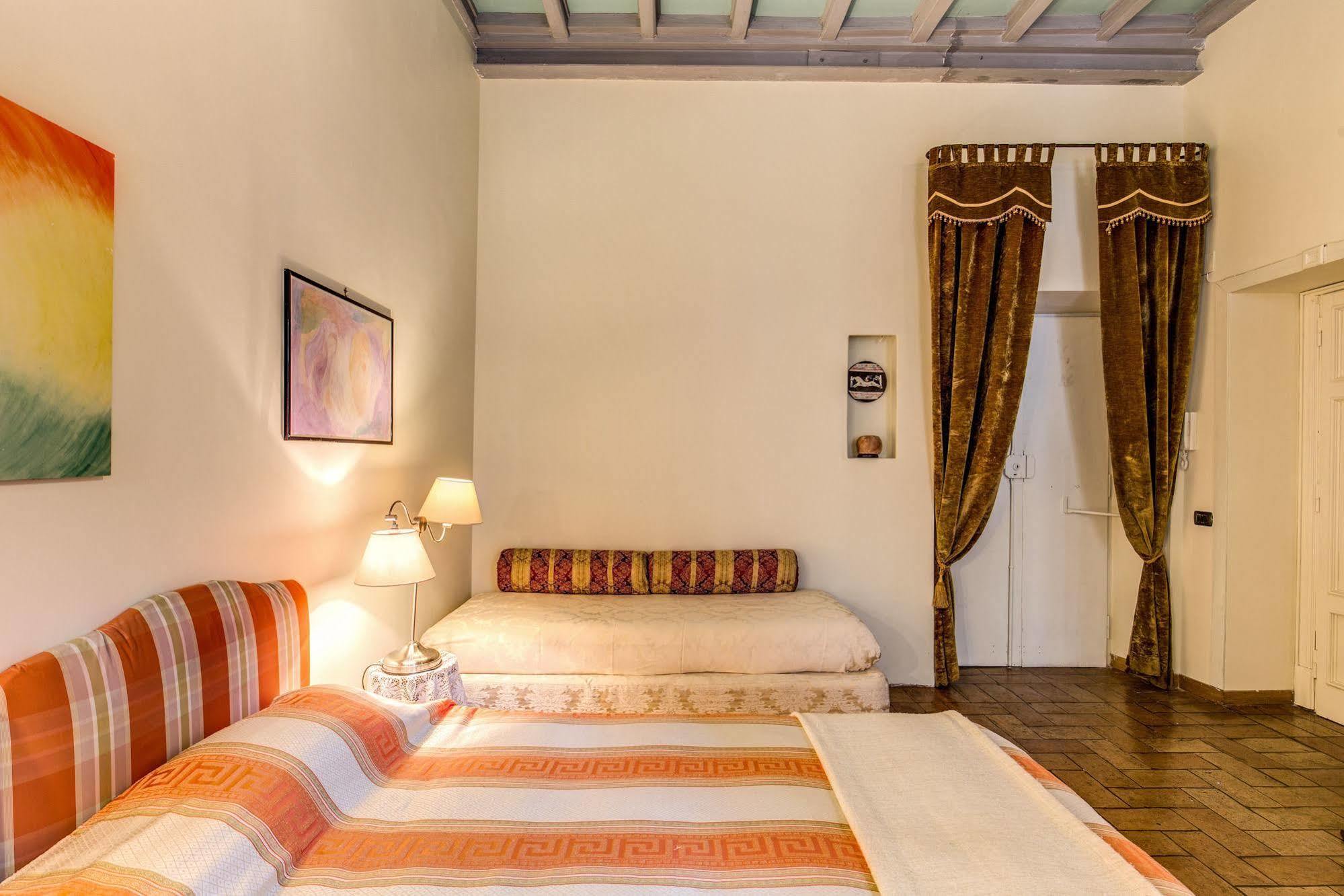 La Casa Del Capitano Hotel Rome Bagian luar foto