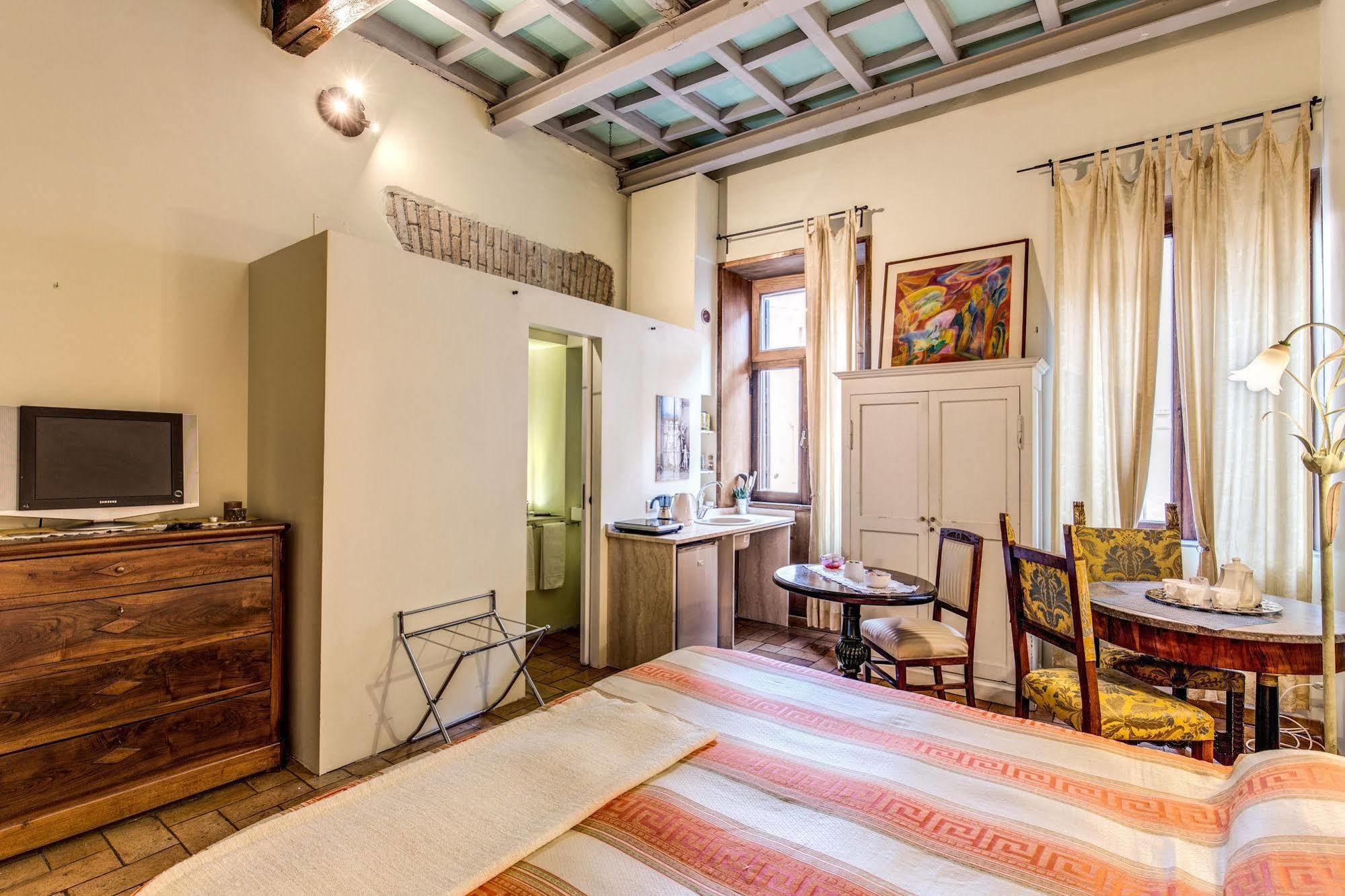 La Casa Del Capitano Hotel Rome Bagian luar foto