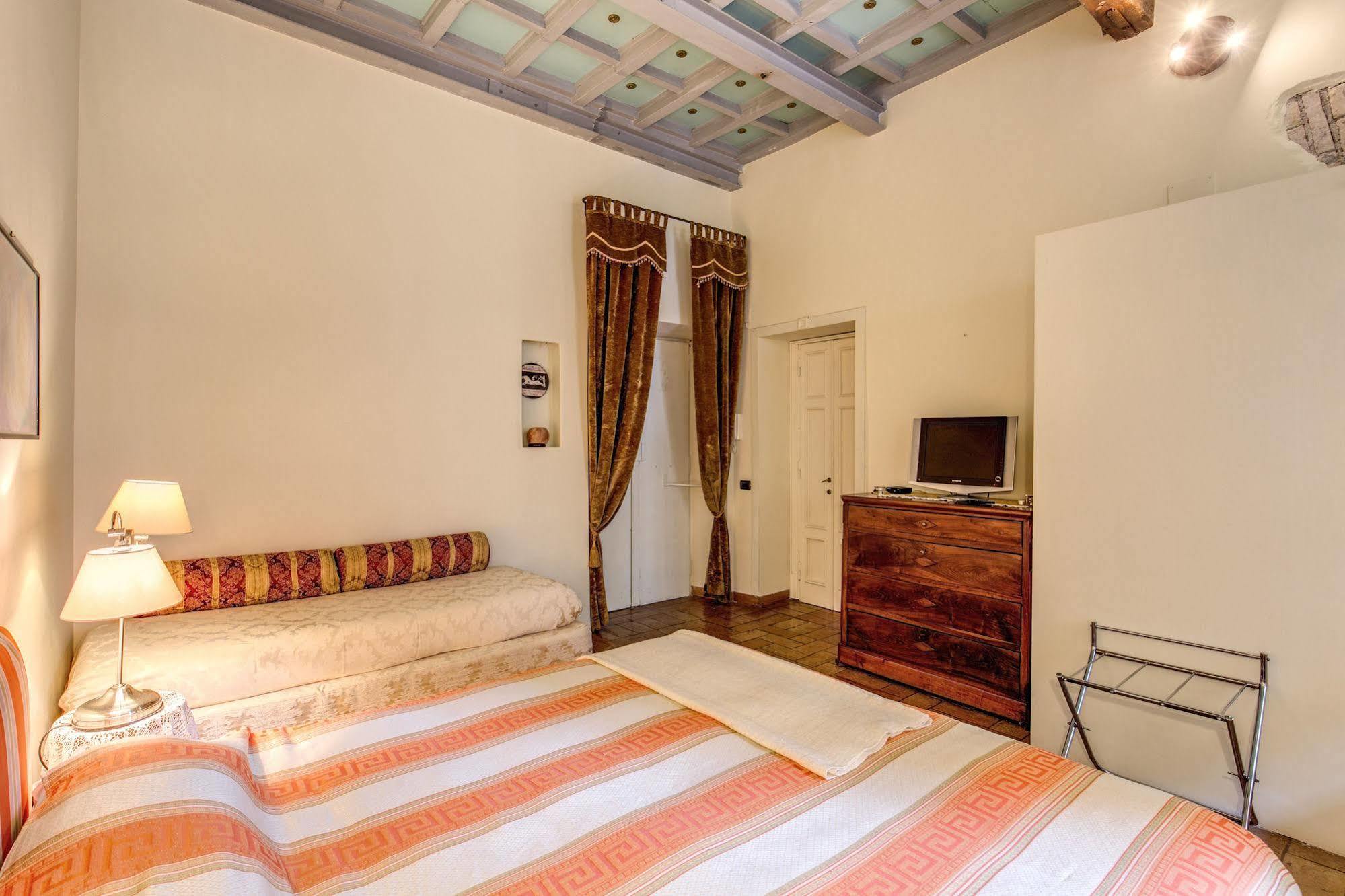 La Casa Del Capitano Hotel Rome Bagian luar foto