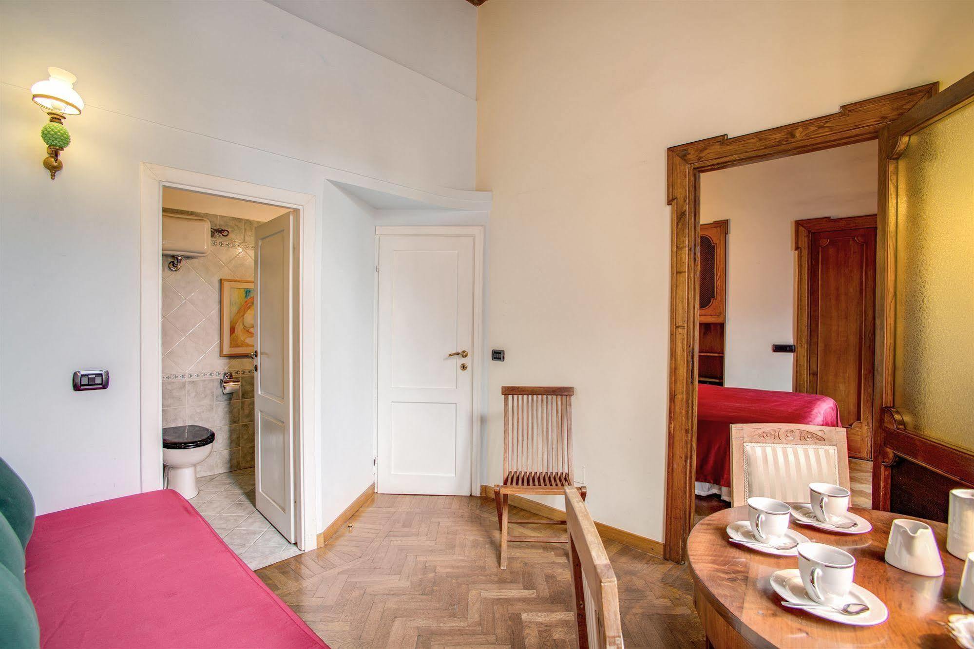 La Casa Del Capitano Hotel Rome Bagian luar foto