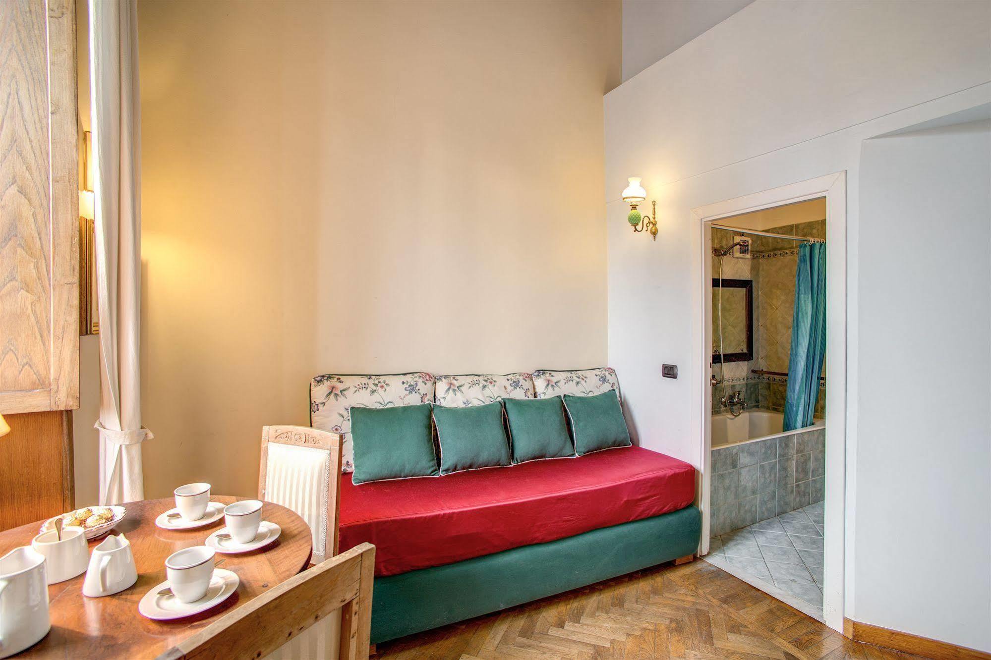 La Casa Del Capitano Hotel Rome Bagian luar foto