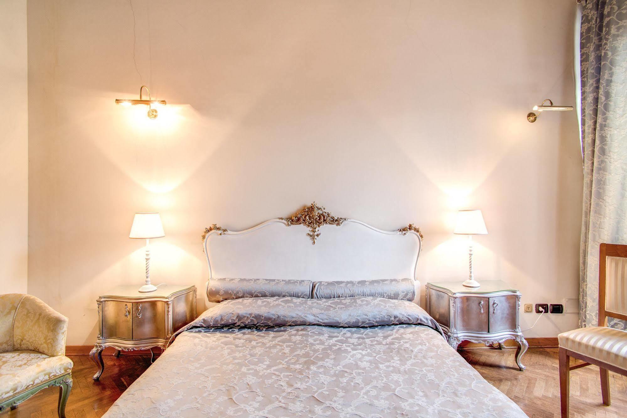 La Casa Del Capitano Hotel Rome Bagian luar foto